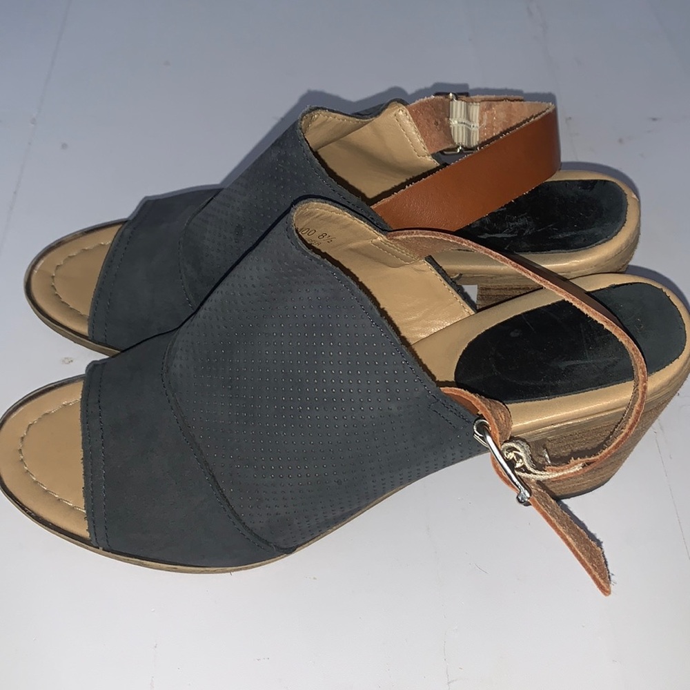 Sophia Milano Navy Suede Heels Suede Size 8.5 Heeled Sadals